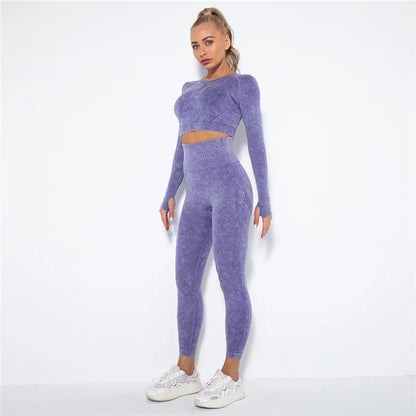 Seamless Women's Yoga and gym set.