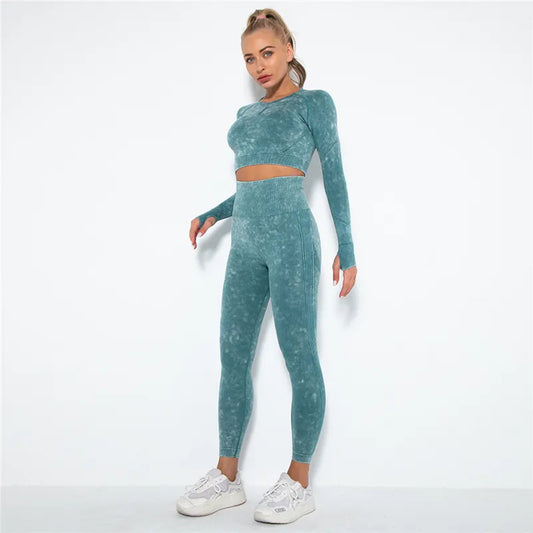 Seamless Women's Yoga and gym set.