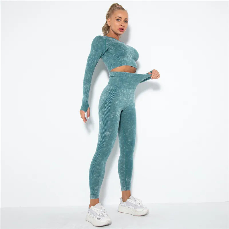 Seamless Women's Yoga and gym set.