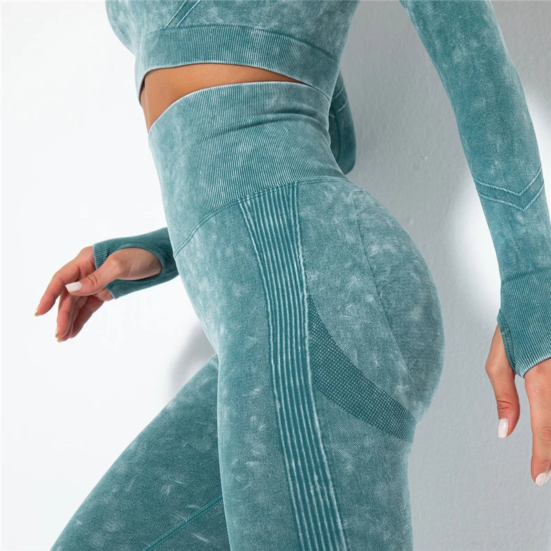 Seamless Women's Yoga and gym set.